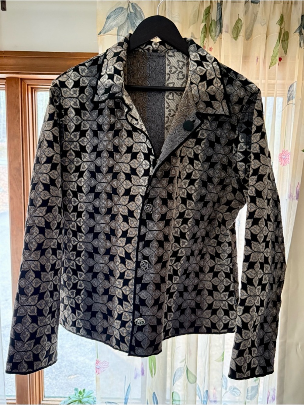 EUC Wind River Reversible Women’s 90’s style Button Up Jacket, pretty buttons!